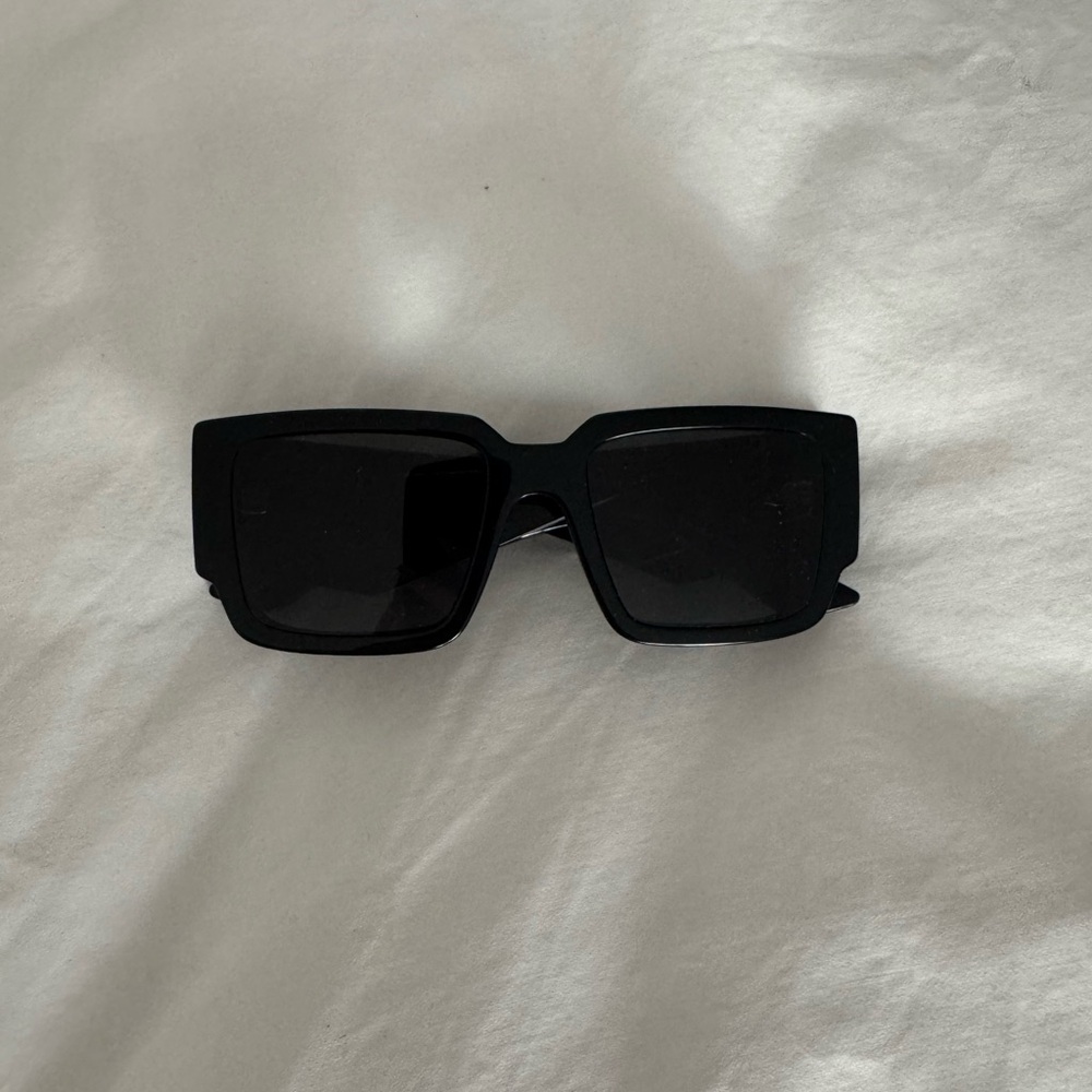 PRADA BLACK SUNGLASSES - Picture 3 of 5